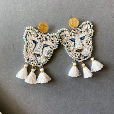 Pendientes de pantera blanca
